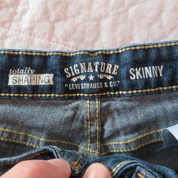 Women's Levi's Signature Totally Shaping Skinny Blue Jeans - Picture 5 of 7